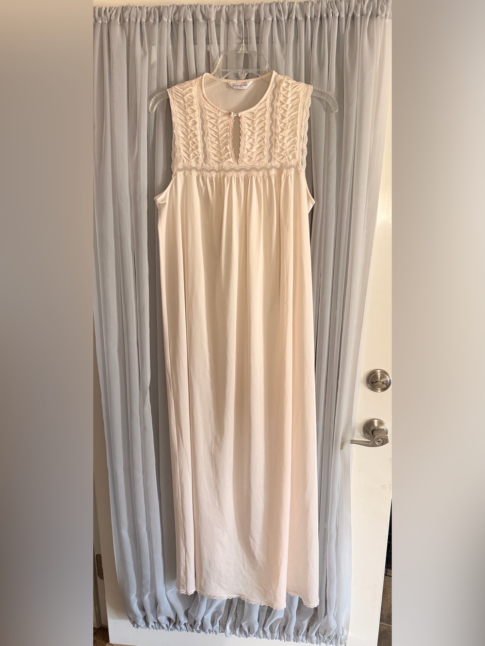 Vintage Vanity Fair Light Pink Sleeveless Lace Trim Nightgown Size Small